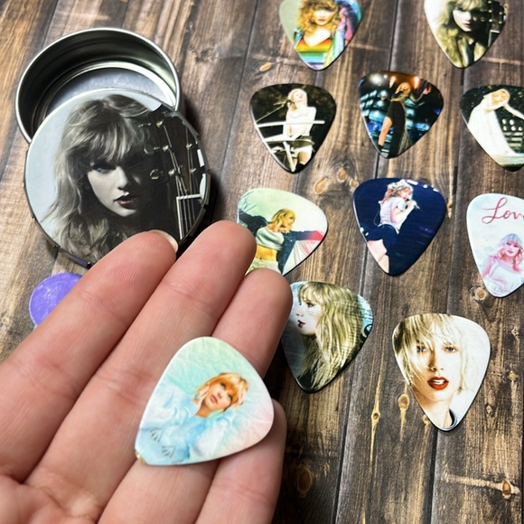 5for$10 Taylor Swift Guitar Picks 12 Pack Picks with Tin Box Electric Guitar - Picture 3 of 7